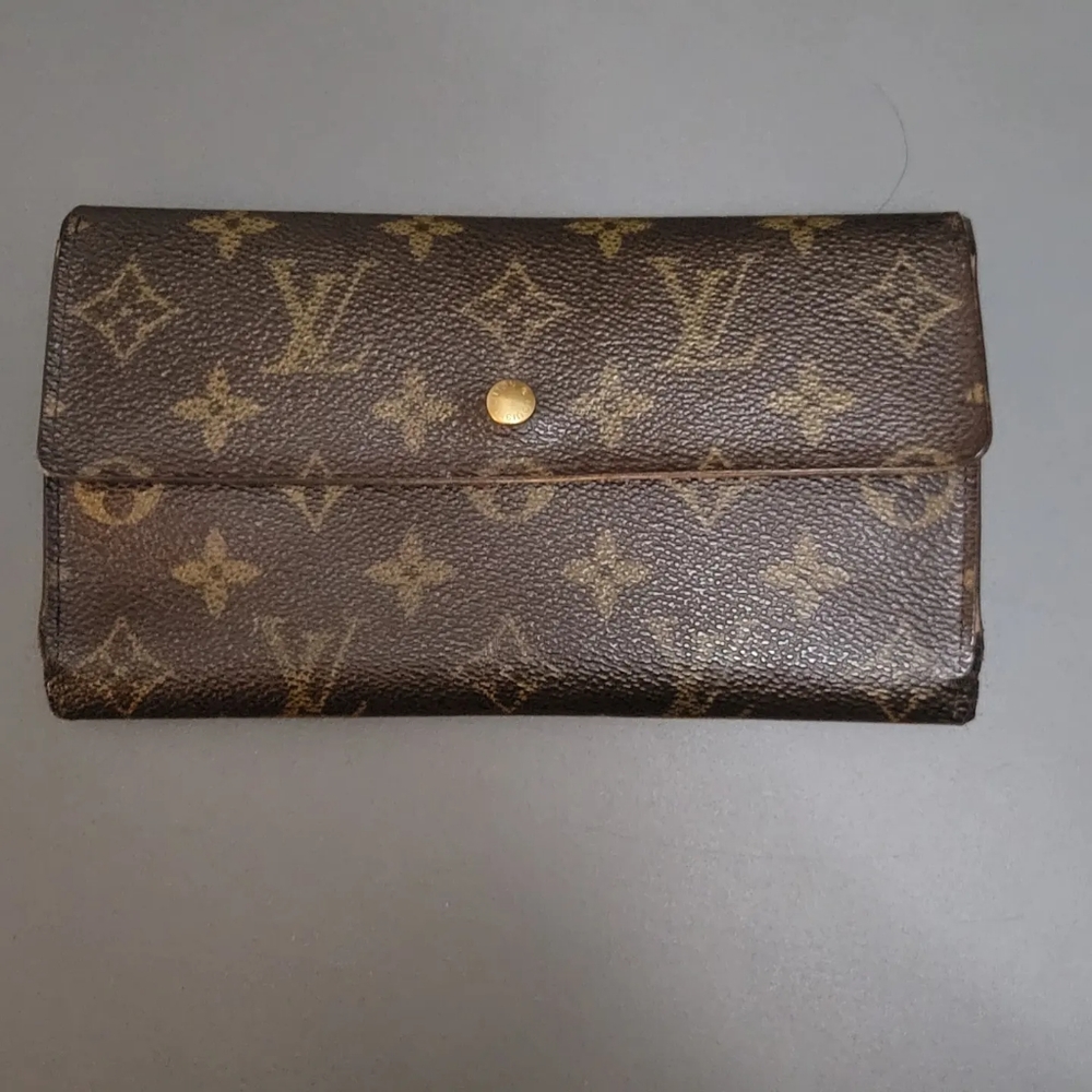 Authentic Louis Vuitton International Monogram Wallet